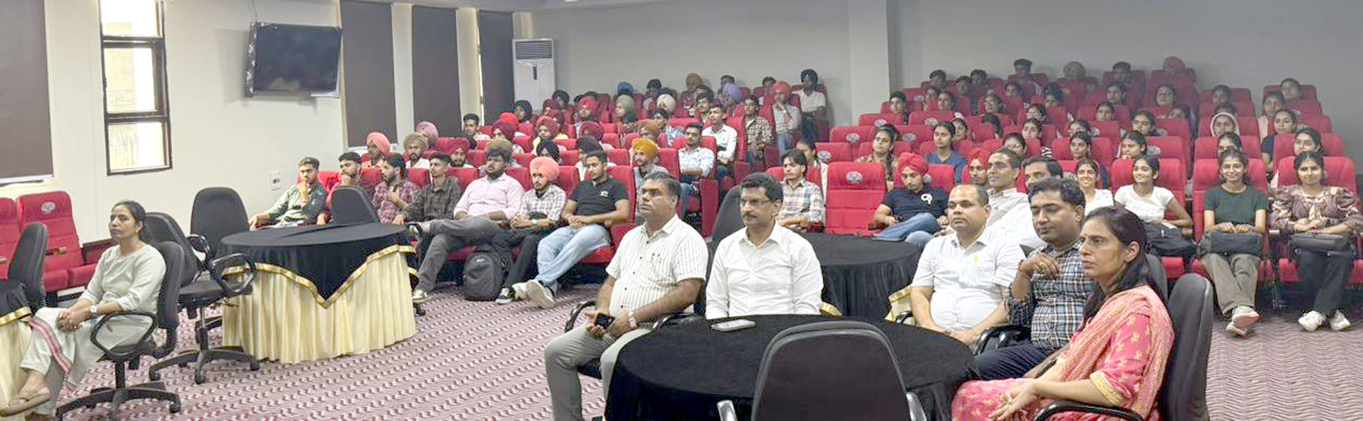 कॉलेज ऑफ डेयरी एंड फूड साइंस टेक्नोलॉजी में छात्रों के लिए ओरिएंटेशन कार्यक्रम का आयोजन